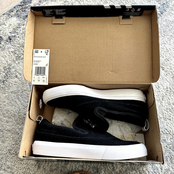 NEW Women’s Size 6 Adidas Matchcourt Black Sueded Slip Shoes Skateboardi… - Picture 2 of 9